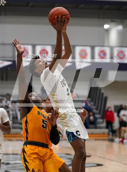 Thumbnail 3 in Brush vs Cathedral (Sneakers for Santa Shootout) photogallery.