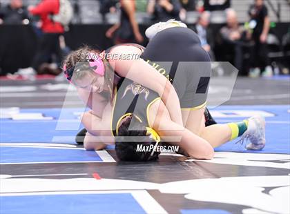 Thumbnail 2 in CHSAA 5A Round 1 photogallery.