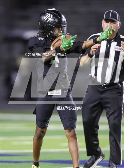 Thumbnail 3 in Ellison @ Randle (UIL 5A D2 Football Bi-District) photogallery.
