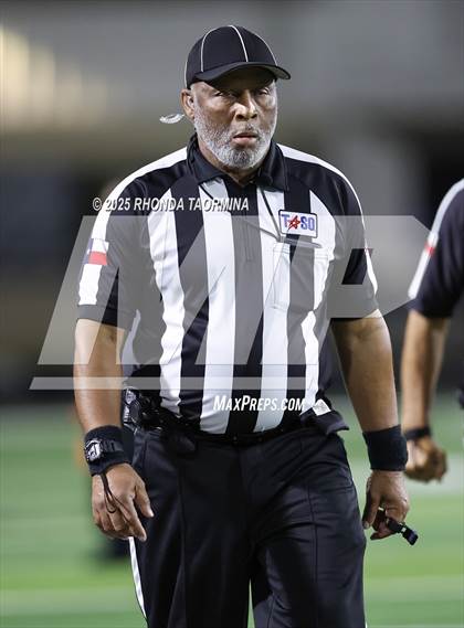 Thumbnail 3 in Ellison @ Randle (UIL 5A D2 Football Bi-District) photogallery.