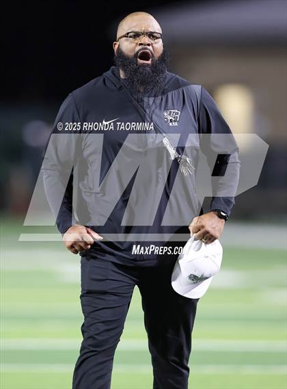 Thumbnail 2 in Ellison @ Randle (UIL 5A D2 Football Bi-District) photogallery.