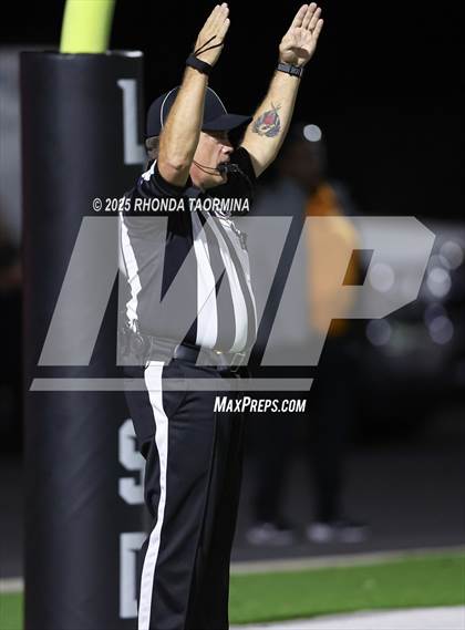 Thumbnail 3 in Ellison @ Randle (UIL 5A D2 Football Bi-District) photogallery.