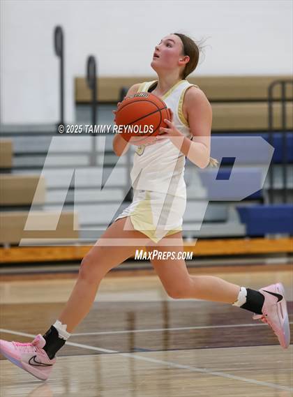 Thumbnail 1 in Strawn @ Perrin-Whitt photogallery.