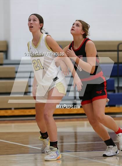 Thumbnail 1 in Strawn @ Perrin-Whitt photogallery.