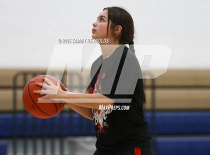 Thumbnail 1 in Strawn @ Perrin-Whitt photogallery.