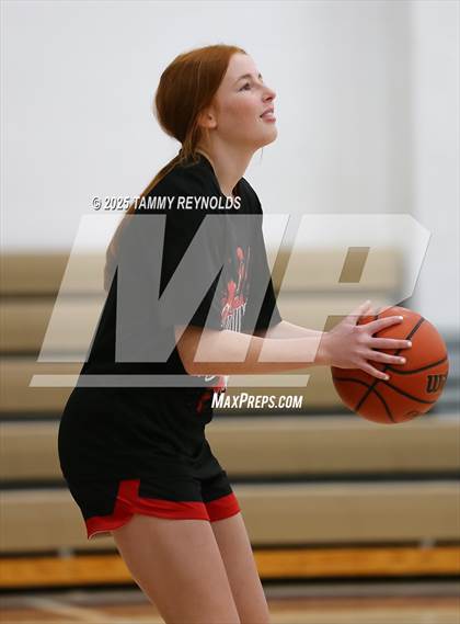 Thumbnail 1 in Strawn @ Perrin-Whitt photogallery.