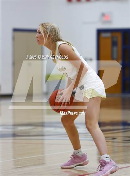 Thumbnail 1 in Strawn @ Perrin-Whitt photogallery.