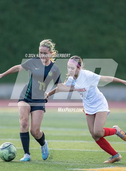 Thumbnail 3 in Redondo Union vs Mira Costa photogallery.