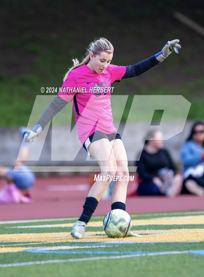 Thumbnail 1 in Redondo Union vs Mira Costa photogallery.
