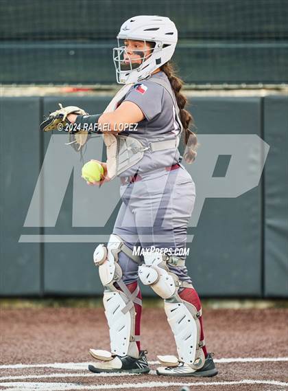 Thumbnail 3 in Heights @ Kingwood (UIL Softball 6A Region 3 Regional Semifinal) photogallery.
