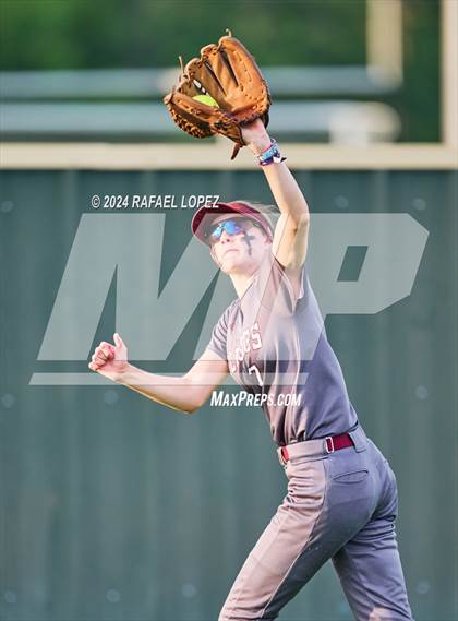 Thumbnail 1 in Heights @ Kingwood (UIL Softball 6A Region 3 Regional Semifinal) photogallery.