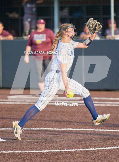 Thumbnail 1 in Heights @ Kingwood (UIL Softball 6A Region 3 Regional Semifinal) photogallery.