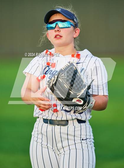 Thumbnail 2 in Heights @ Kingwood (UIL Softball 6A Region 3 Regional Semifinal) photogallery.
