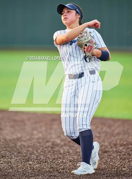 Thumbnail 1 in Heights @ Kingwood (UIL Softball 6A Region 3 Regional Semifinal) photogallery.