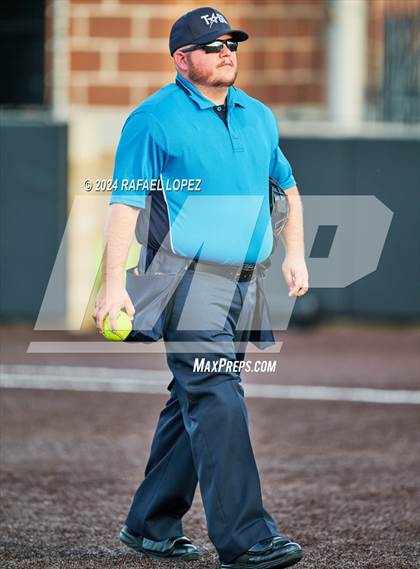 Thumbnail 2 in Heights @ Kingwood (UIL Softball 6A Region 3 Regional Semifinal) photogallery.
