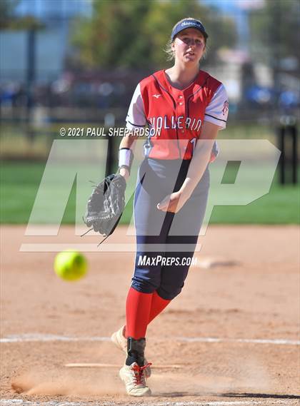 Thumbnail 3 in Lakewood vs. Chaparral (CHSAA 5A State - 1st Round) photogallery.