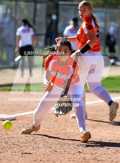 Thumbnail 2 in Lakewood vs. Chaparral (CHSAA 5A State - 1st Round) photogallery.