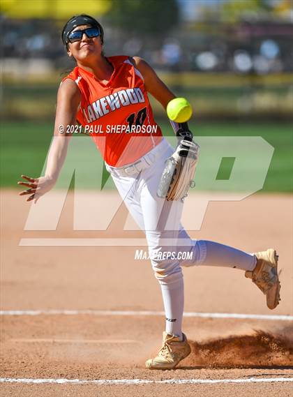 Thumbnail 1 in Lakewood vs. Chaparral (CHSAA 5A State - 1st Round) photogallery.