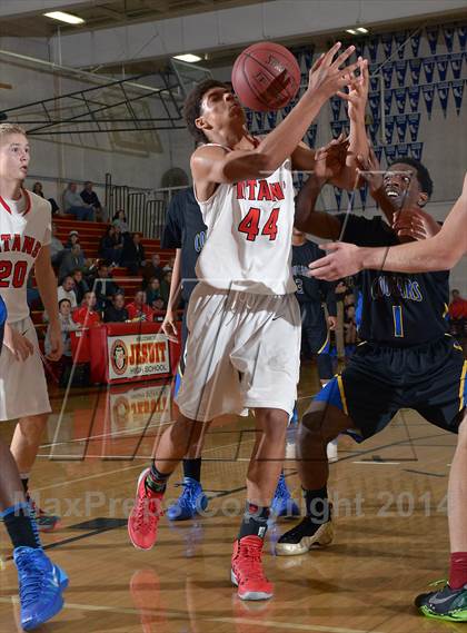 Thumbnail 3 in Newark Memorial vs Antelope (Father Kelly Tribute) photogallery.