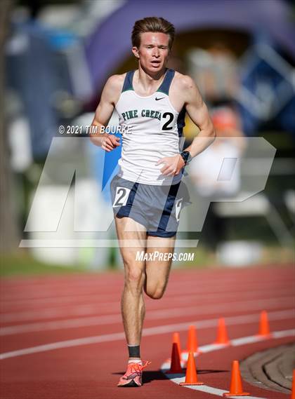 Thumbnail 2 in CHSAA 5A Championships (3200m Finals) photogallery.
