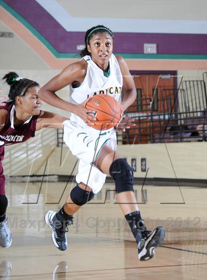 Thumbnail 2 in Brea Olinda vs. Hamilton (Nike Tournament of Champions) photogallery.