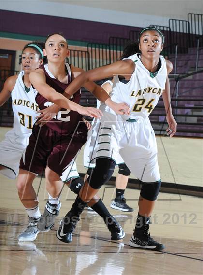 Thumbnail 2 in Brea Olinda vs. Hamilton (Nike Tournament of Champions) photogallery.