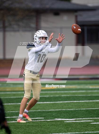 Thumbnail 2 in Mead @ Yelm (WIAA 3A District Playoff) photogallery.