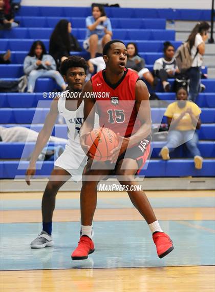 Thumbnail 2 in Fort Bend Austin vs Chavez (McDonald's Texas Invitational) photogallery.