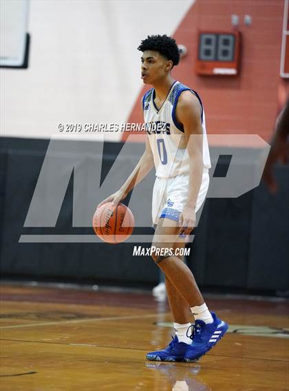 Thumbnail 2 in Fort Bend Elkins vs. Dobie (McDonald's Texas Invitational) photogallery.