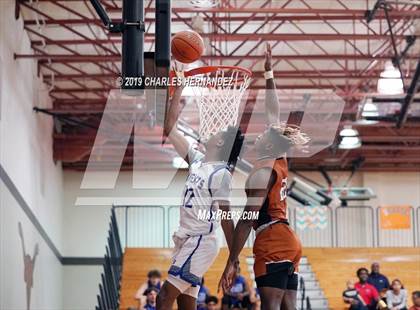 Thumbnail 2 in Fort Bend Elkins vs. Dobie (McDonald's Texas Invitational) photogallery.