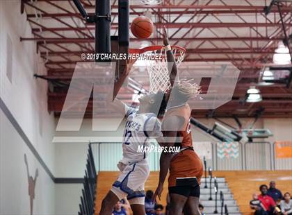 Thumbnail 3 in Fort Bend Elkins vs. Dobie (McDonald's Texas Invitational) photogallery.