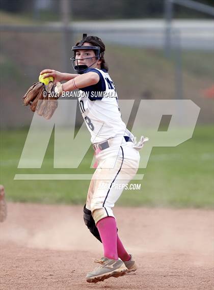 Thumbnail 2 in Chilton County vs Jemison (Chilton County Tournament) photogallery.