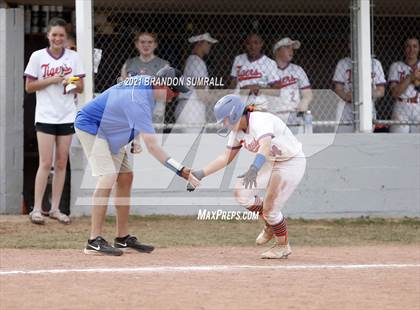 Thumbnail 3 in Chilton County vs Jemison (Chilton County Tournament) photogallery.