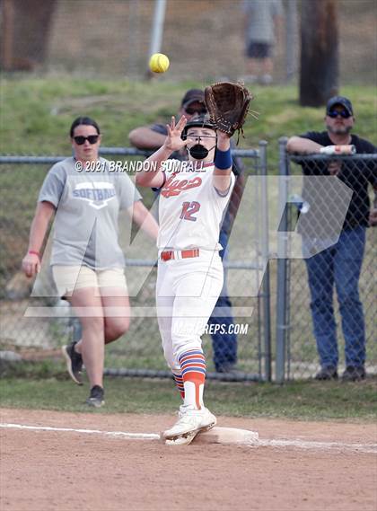 Thumbnail 3 in Chilton County vs Jemison (Chilton County Tournament) photogallery.