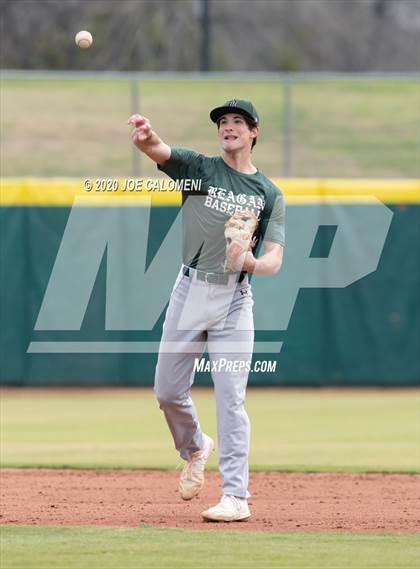Thumbnail 2 in Reagan [Ronald] vs Brandeis (Scrimmage) photogallery.