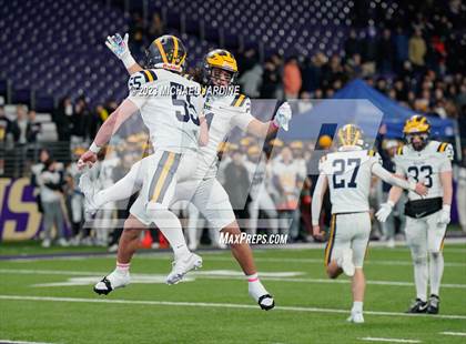 Thumbnail 2 in Bellevue vs Yelm (WIAA 3A Final) photogallery.