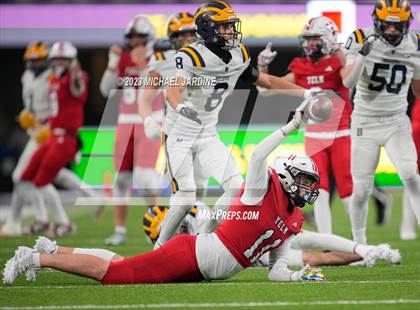 Thumbnail 2 in Bellevue vs Yelm (WIAA 3A Final) photogallery.