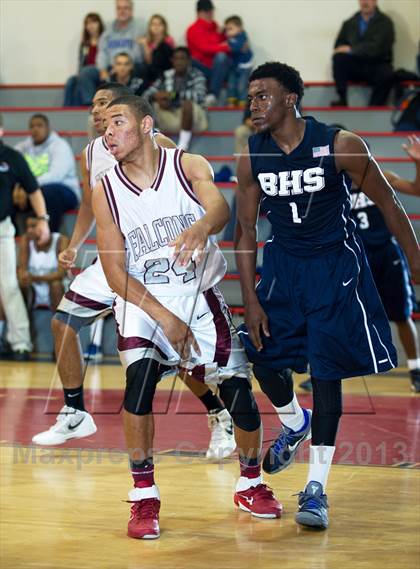 Thumbnail 1 in Independence vs. Bakersfield photogallery.