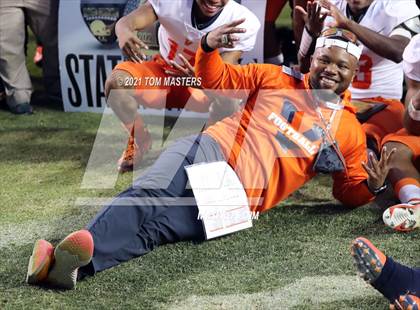Thumbnail 2 in Zebulon B. Vance vs. Rolesville (NCHSAA 4AA Final) photogallery.