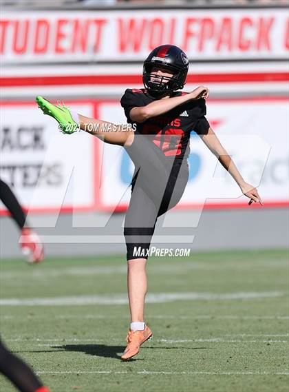 Thumbnail 2 in Zebulon B. Vance vs. Rolesville (NCHSAA 4AA Final) photogallery.