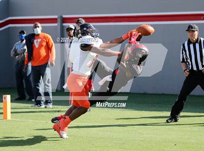 Thumbnail 3 in Zebulon B. Vance vs. Rolesville (NCHSAA 4AA Final) photogallery.