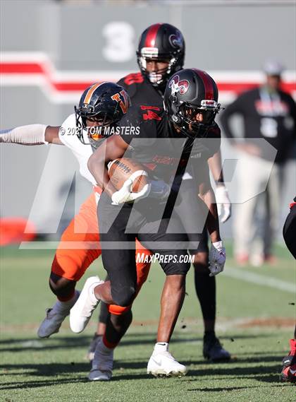 Thumbnail 1 in Zebulon B. Vance vs. Rolesville (NCHSAA 4AA Final) photogallery.