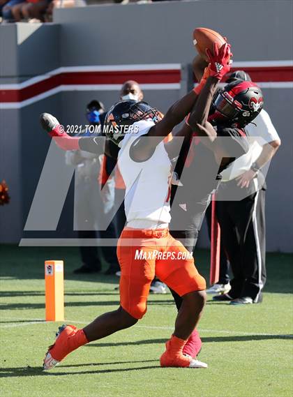 Thumbnail 1 in Zebulon B. Vance vs. Rolesville (NCHSAA 4AA Final) photogallery.