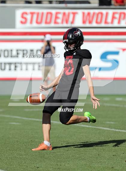 Thumbnail 2 in Zebulon B. Vance vs. Rolesville (NCHSAA 4AA Final) photogallery.