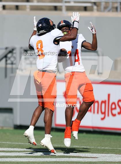 Thumbnail 3 in Zebulon B. Vance vs. Rolesville (NCHSAA 4AA Final) photogallery.