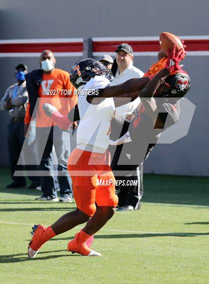 Thumbnail 2 in Zebulon B. Vance vs. Rolesville (NCHSAA 4AA Final) photogallery.