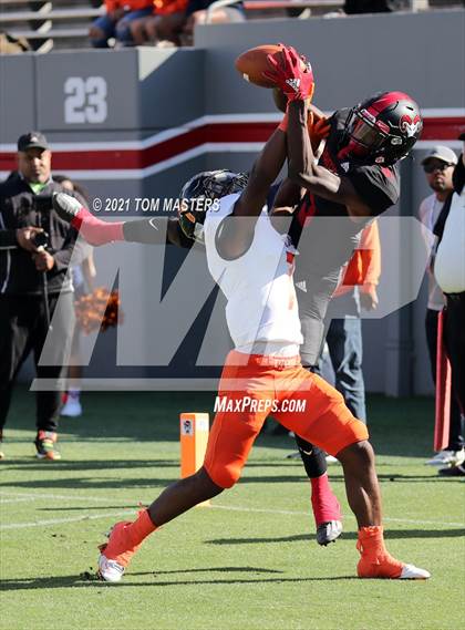 Thumbnail 3 in Zebulon B. Vance vs. Rolesville (NCHSAA 4AA Final) photogallery.