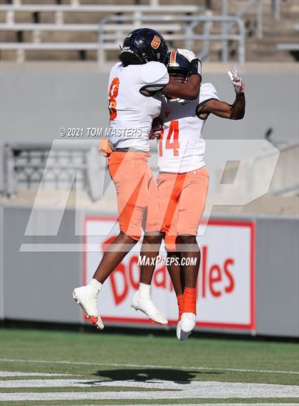 Thumbnail 1 in Zebulon B. Vance vs. Rolesville (NCHSAA 4AA Final) photogallery.