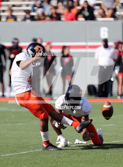 Thumbnail 3 in Zebulon B. Vance vs. Rolesville (NCHSAA 4AA Final) photogallery.