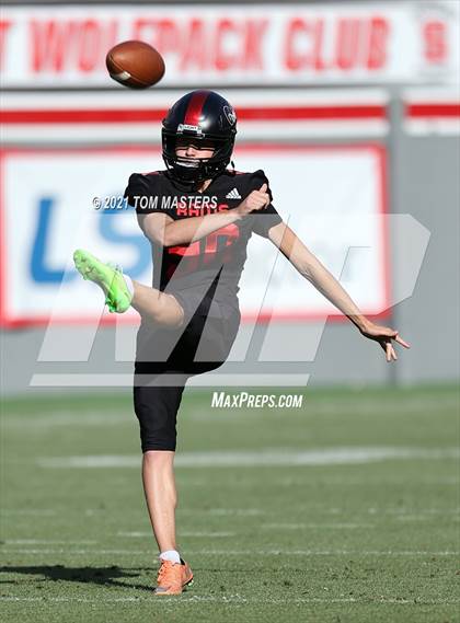 Thumbnail 1 in Zebulon B. Vance vs. Rolesville (NCHSAA 4AA Final) photogallery.